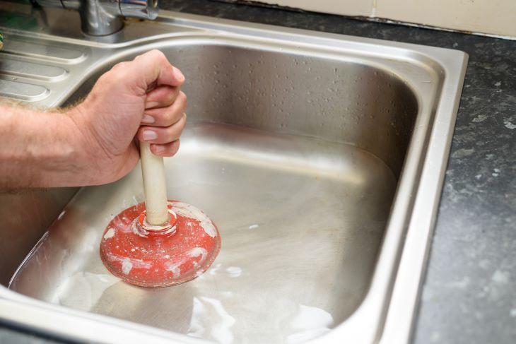 Keukenafvoer ontstoppen